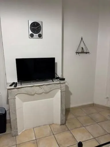 مكان تخييم Un Lit Double Dans Une Chambre Dans Un Appartement De 3 Chambres En Colocation A Proximite Du Centre Ville تولون
